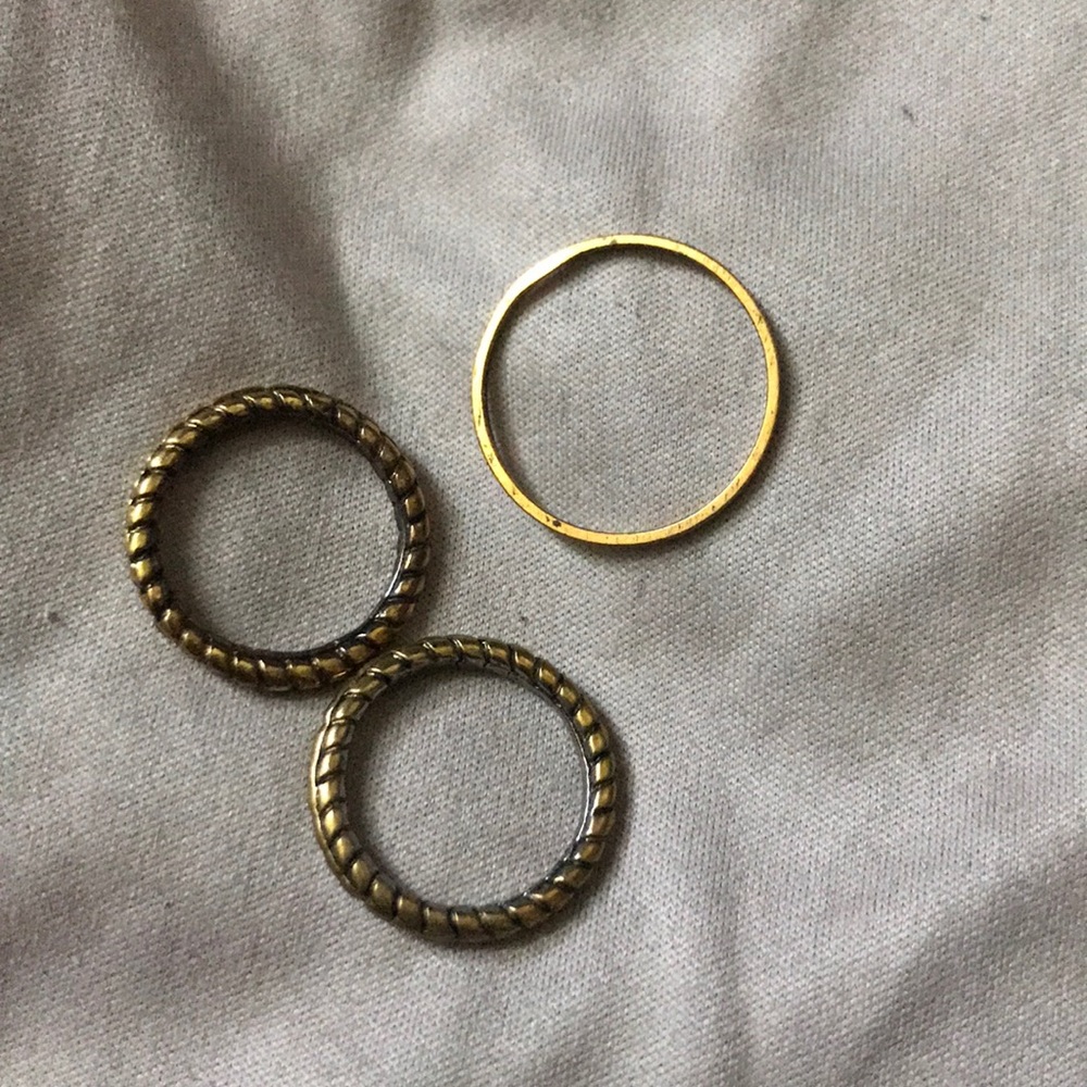 Set of gold rings
